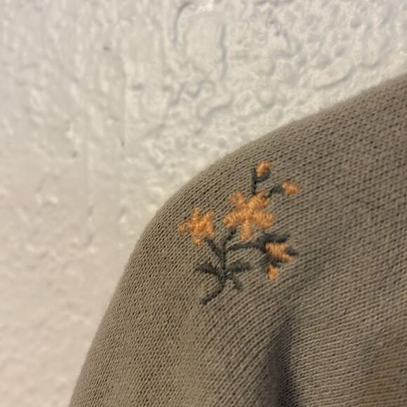 Aerie Embroidered Floral Crewneck Large - Picture 5 of 6